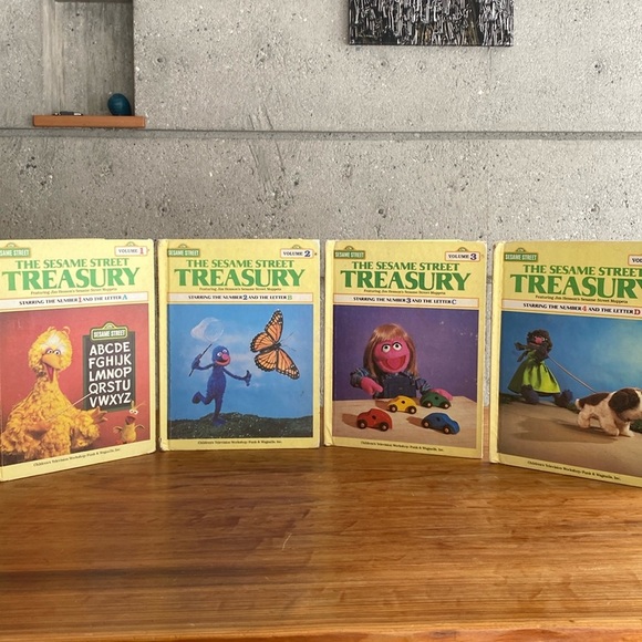 Vintage Seasame Street Books from the early 80s
Volume 1,2,3,4 - Picture 3 of 15